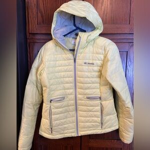 Columbia Women’s Yellow Puffer Hooded Jacket Lightweight Flattering Warm Medium